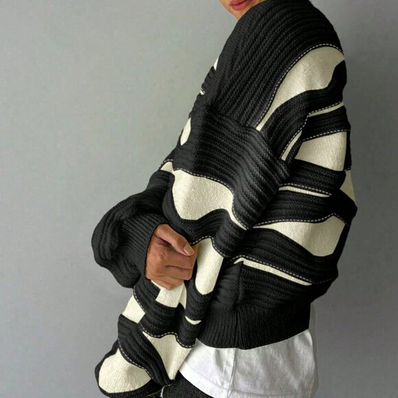 Black Casual Women's Round Neck Wave Stripe Color Long-Sleeved Knit Sweater - Picture 2 of 4